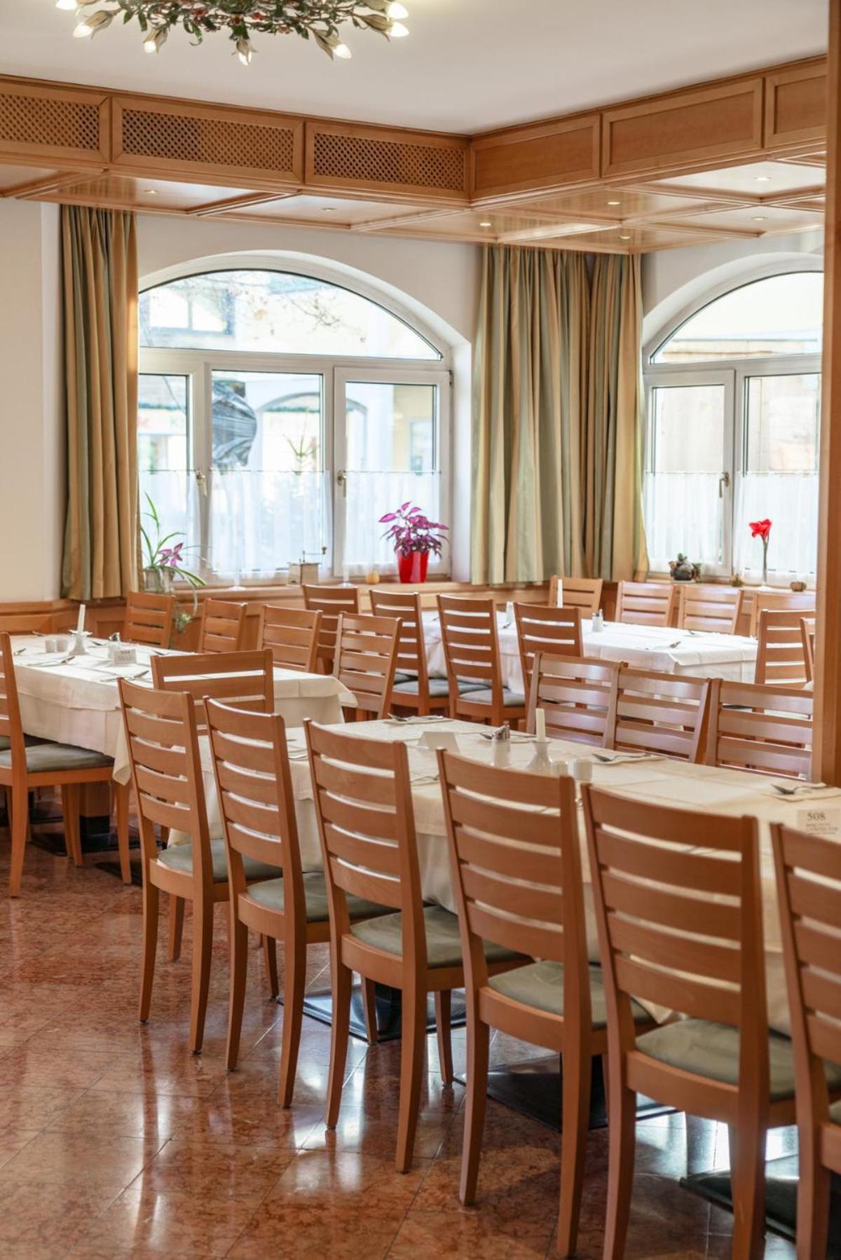 אלטנמרקט אים פונגאו Hotel Restaurant Lebzelter מראה חיצוני תמונה
