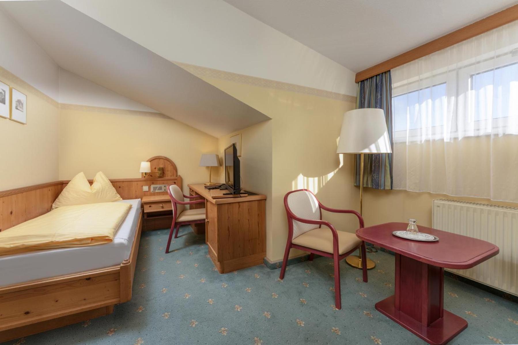 אלטנמרקט אים פונגאו Hotel Restaurant Lebzelter מראה חיצוני תמונה